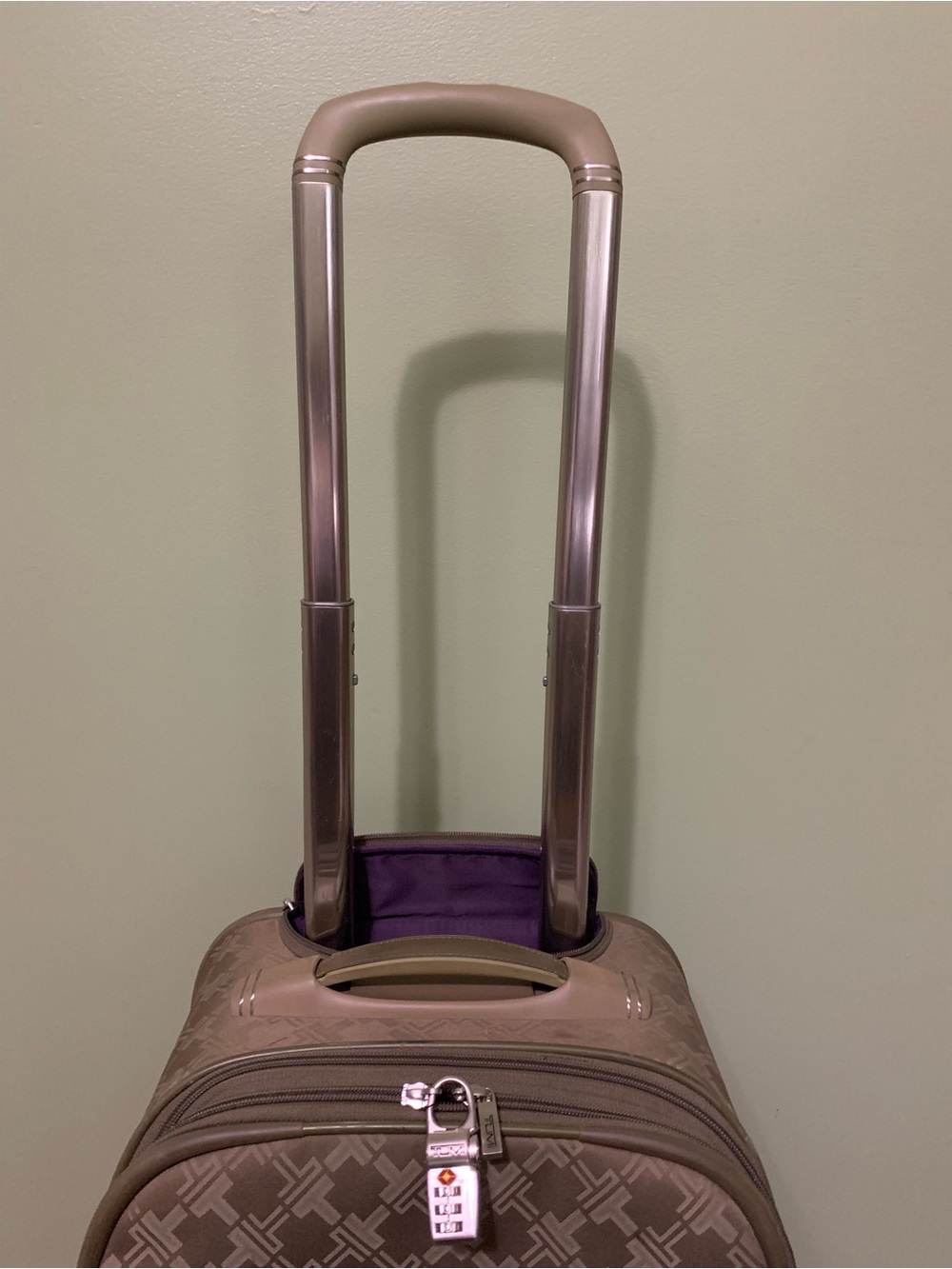 Tumi Signature Collection Carry On suitcase Luggage 22" - Picture 2 of 12